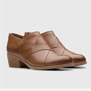 Clarks Women's Charlten Gema Dark Sand Leather 26179569 Size 8.5 wide width